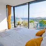 Villa Waterfall 2 *