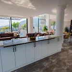 Villa Waterfall 2 *