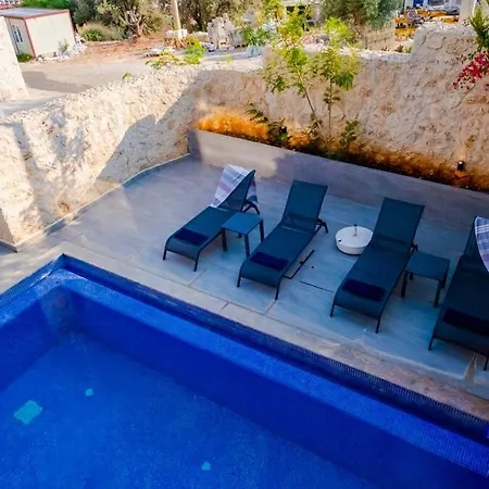 Villa Waterfall 2 *