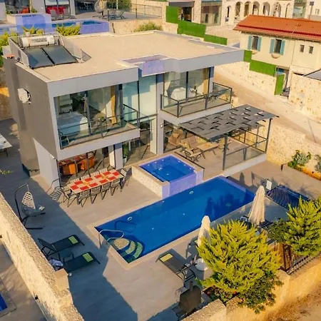 Villa Waterfall 2 *