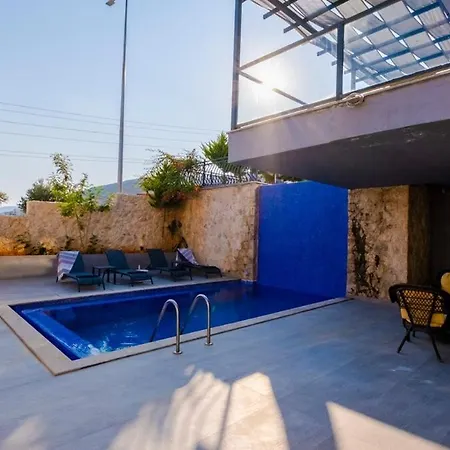 Villa Waterfall 2