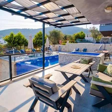 וילה Waterfall 2 קס