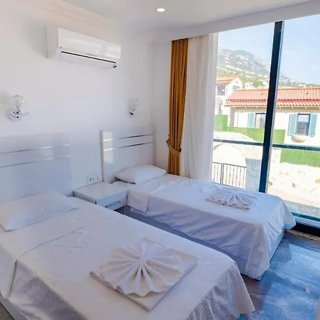 Waterfall 2 וילה