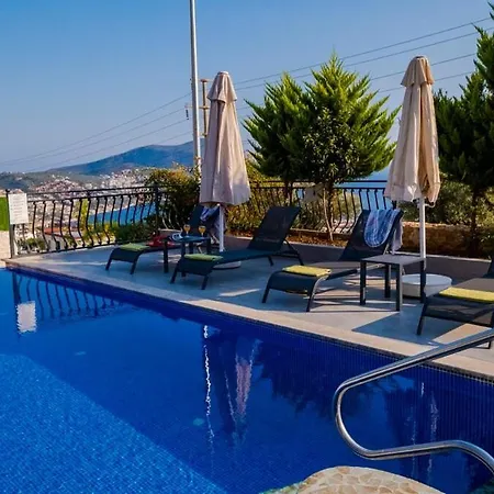 Waterfall 2 וילה קס